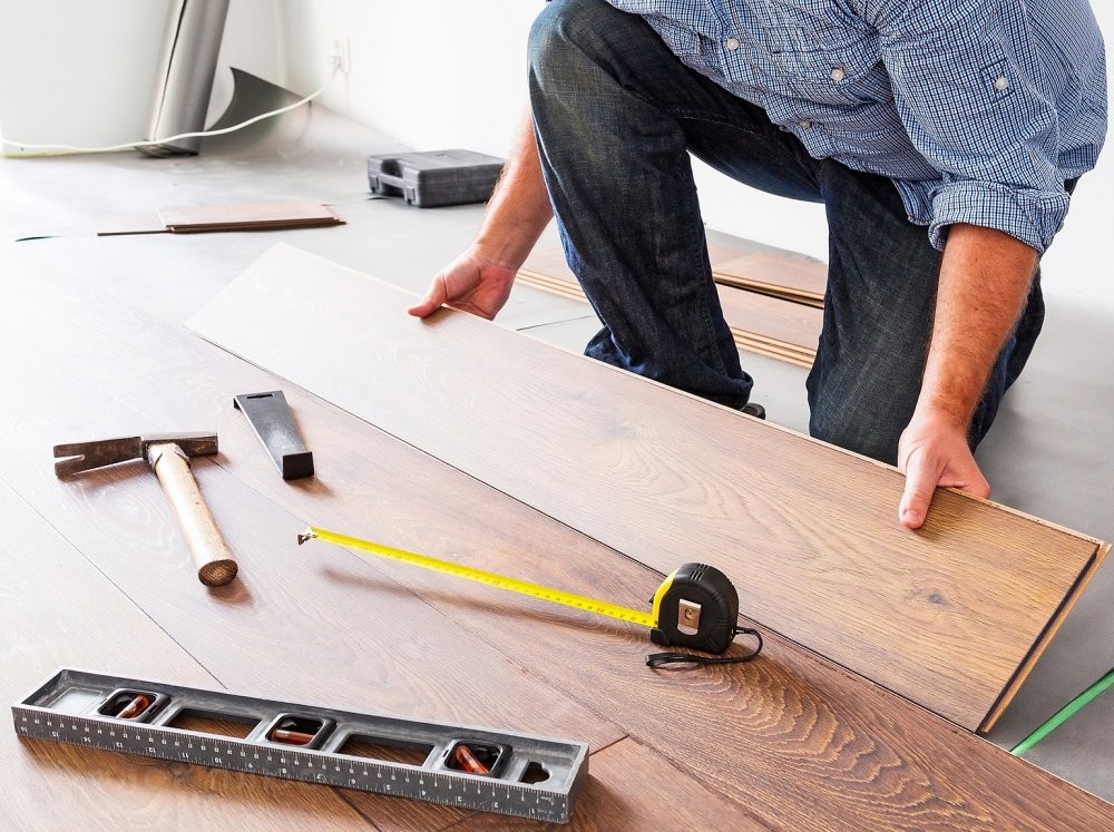 Укладка ламината своими руками - пошаговая инструкция.