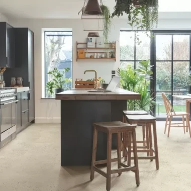 ПВХ плитка Quick Step ILLUME Бетон галечный